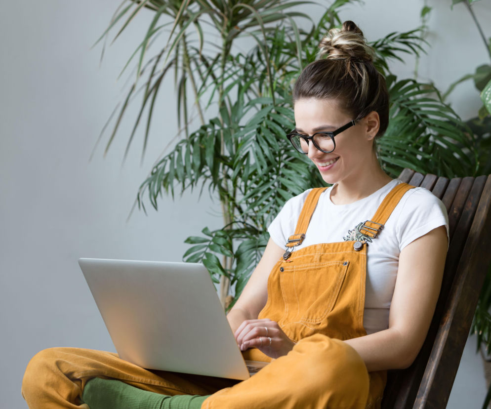 kobieta z laptopem