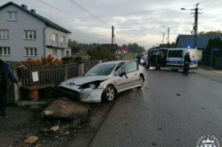 22-latek uciekał przed policją pod Kielcami. Wjechał w radiowóz i rzucił się do pieszej ucieczki
