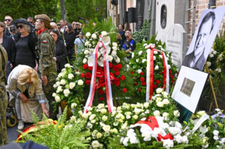 Oni pamiętali o Janie Fryczu. Biało-czerwone wieńce