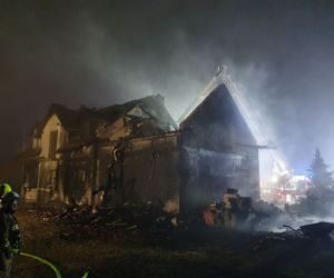 Pożar domu w powiecie bydgoskim! Strażacy nie wykluczają podpalenia [ZDJĘCIA]