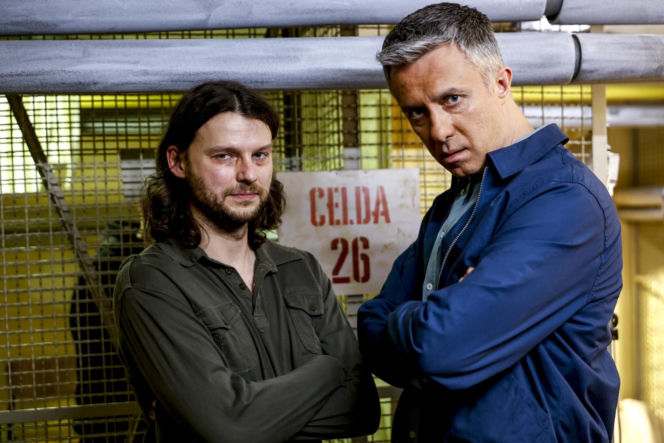 Pierwsza miłość. Paweł Krzyżanowski ( Mateusz Kościukiewicz), Artur (Łukasz Płoszajski)