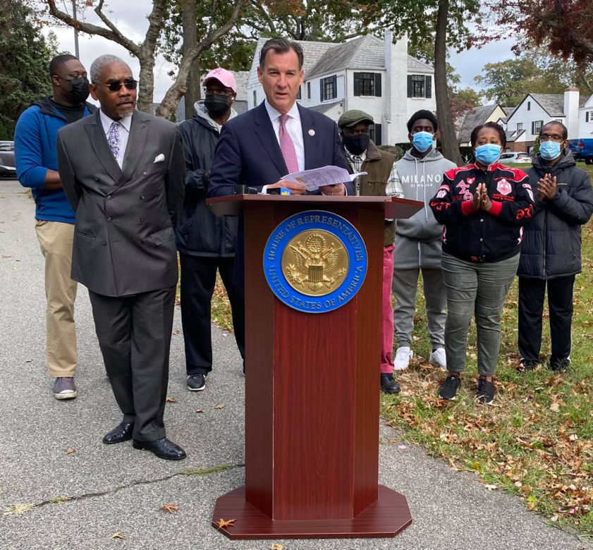 Gubernator ma majątek na wybory