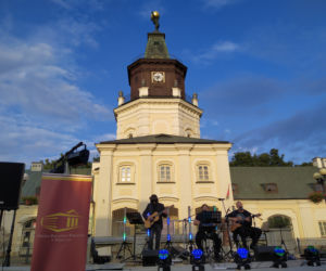 Spotkanie autorskie Artura Ziontka i koncert siedleckich artystów przy fontannie 18.08.2021