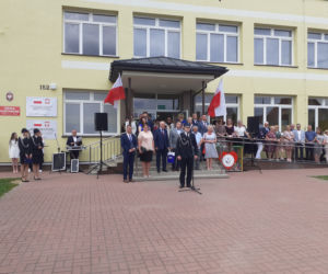 Dąbrówka Stany, gmina Skórzec: nowym wozem strażackim, po nowej drodze, do nowej szkoły
