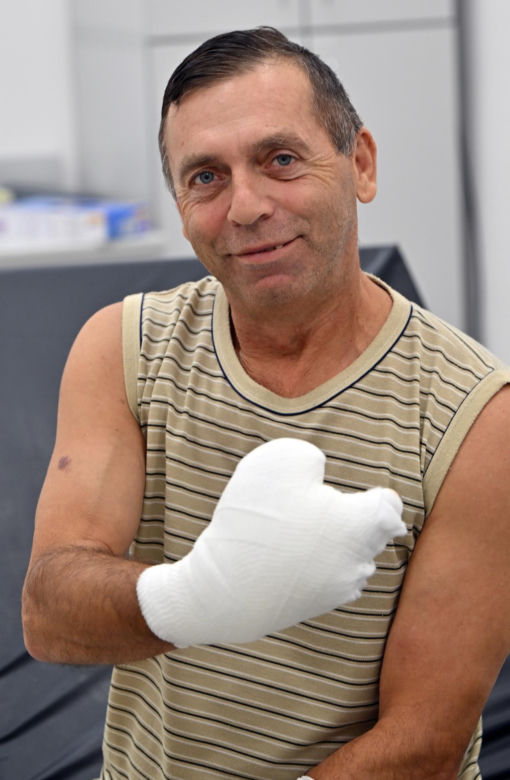 W 5 Klinicznym Szpitalu Wojskowym  Krakowie przyszyli panu Markowi kciuk