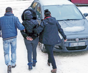 Dyrektorka oszustka  pracuje w szkole