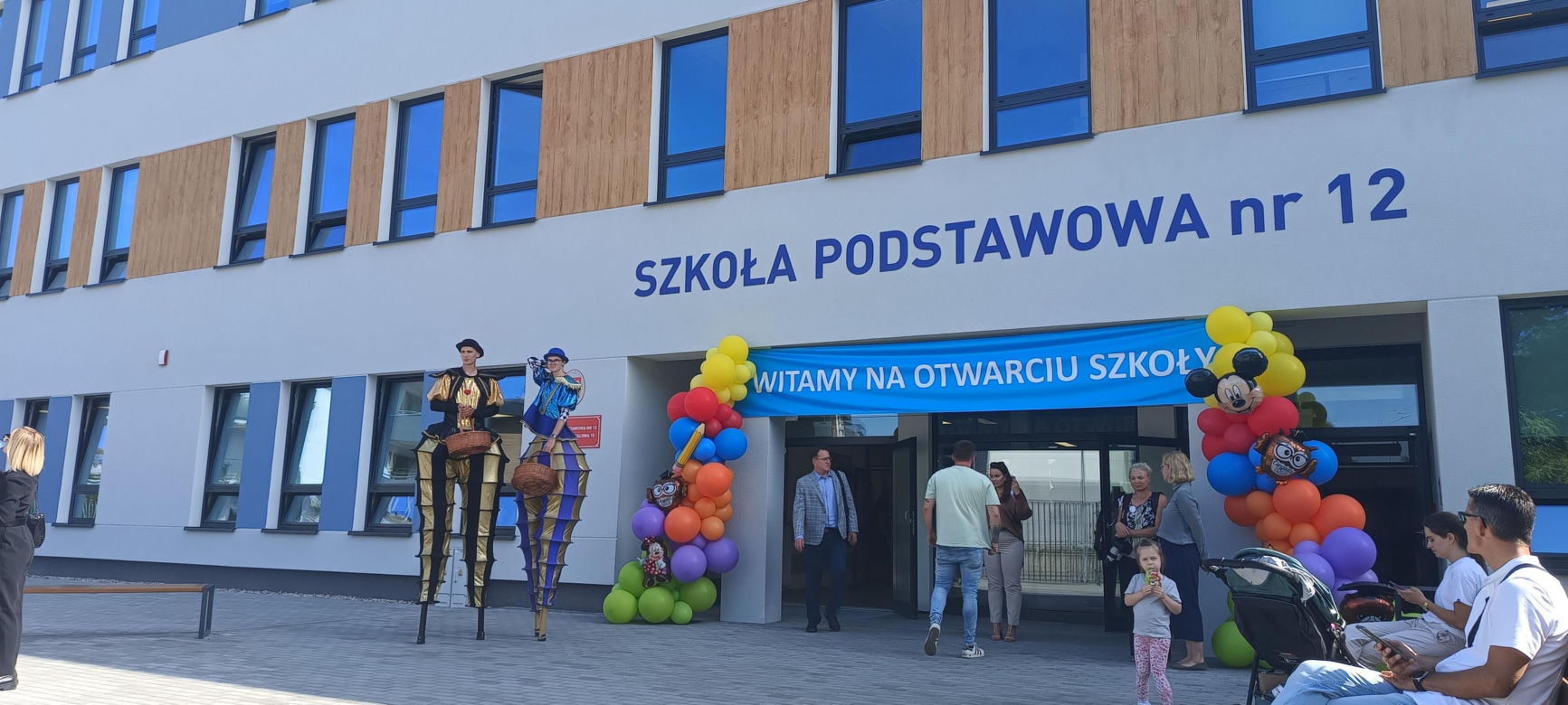 Rozpoczęcie roku szkolnego w nowej szkole w Toruniu. Zdjęcia z lewobrzeża
