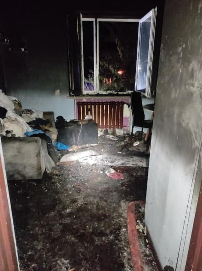 Pożar wybuchł w nocy. Ogień i dym odcięły drogę ucieczki czteroosobowej rodzinie