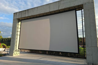 To jedyne takie kino plenerowe w Świętokrzyskiem. W Porcie Lubianka na leżakach i na kajakach