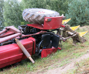 TRAKTOR ZMIAZDZYL ROLNIKA TEM (8)