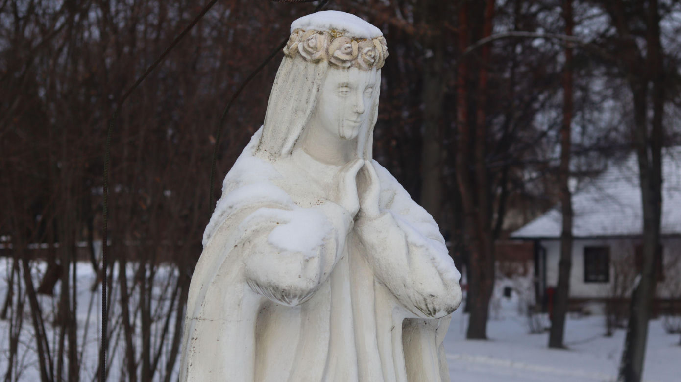 Cicho i wszędzie biało. Tak prezentuje się skansen w Lublinie w zimowej odsłonie! [GALERIA]