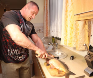 Tak Mariusz Pudzianowski zabił karpia