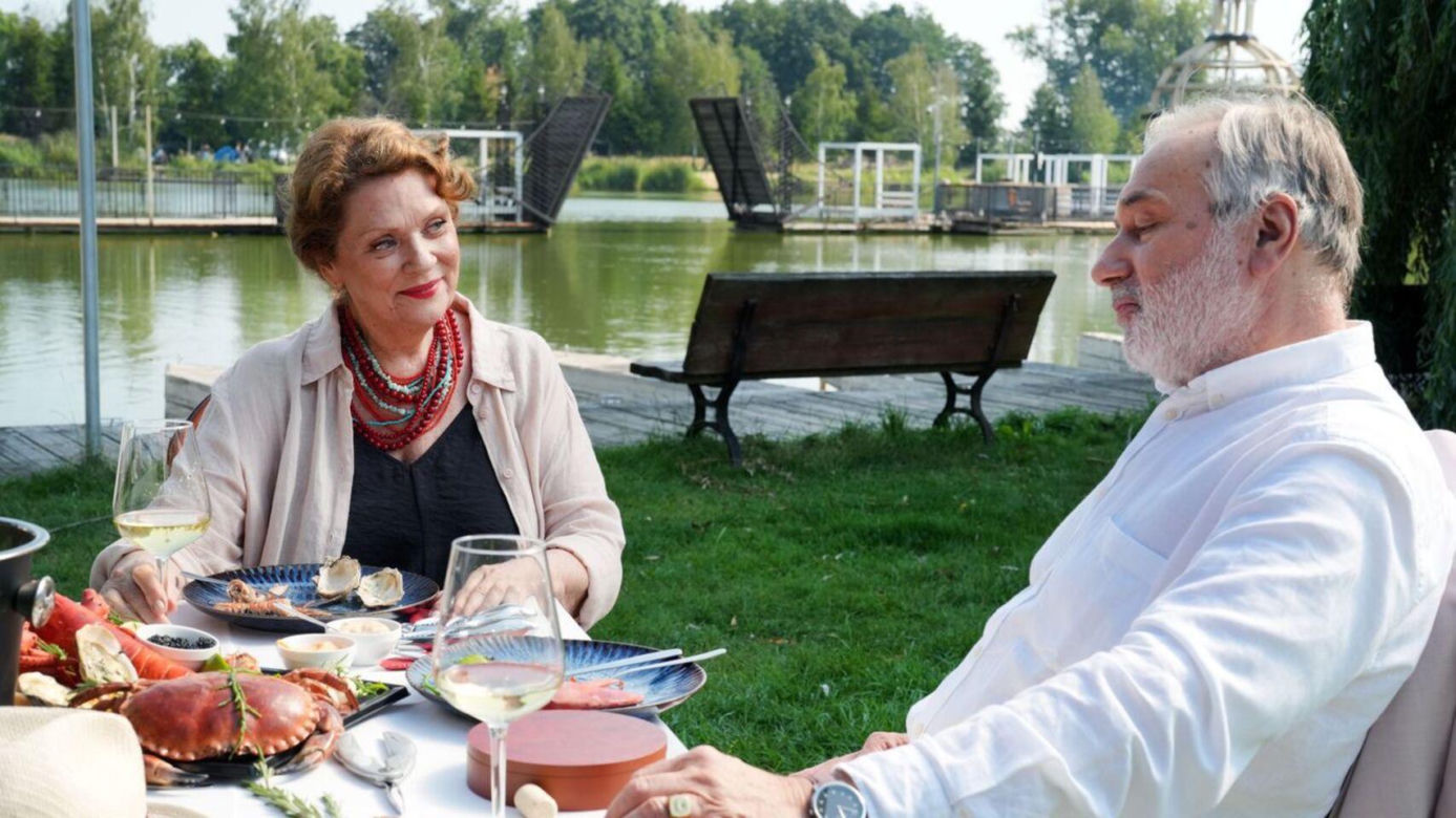 Barwy szczęścia odc. 3114. Józefina Rawiczowa (Elżbieta Jarosik), Andrzej Zastoja-Modelski (Leon Charewicz)