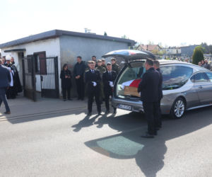 Polacy żegnają Łukasza Litewkę. Kondukt żałobny