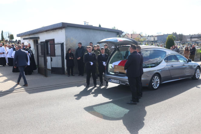 Polacy żegnają Łukasza Litewkę. Kondukt żałobny