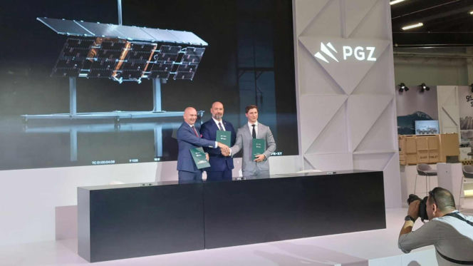 Uroczyste podpisanie umowy między PGZ, WZŁ-1 i ICEYE