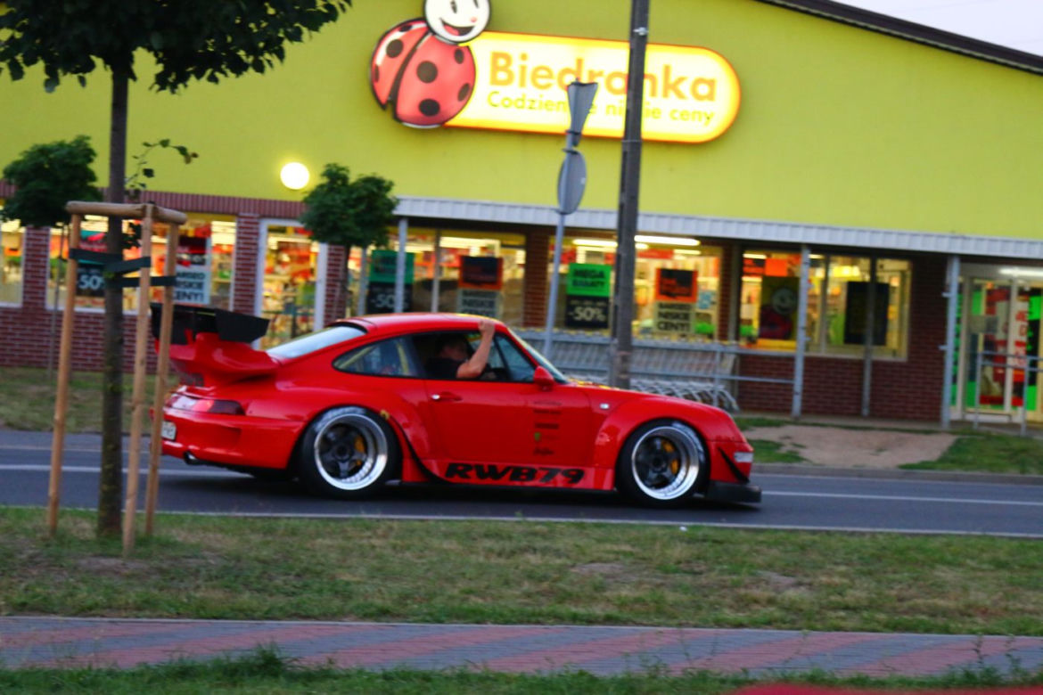 Akira Nakai San buduje Porsche 911 RWB