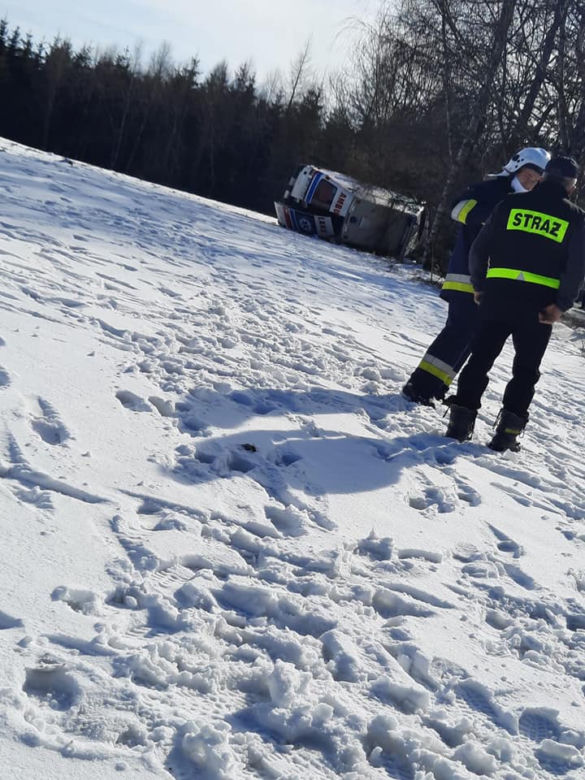 Czyrna. Wypadek karetki pogotowia ratunkowego. Jeden z ratowników był pijany