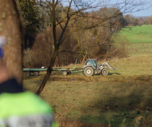 Zajączki. Strażacy nie dotarli na ważną uroczystość z powodu wypadku. Zderzyli się z kierującym ciągnikiem [ZDJĘCIA].