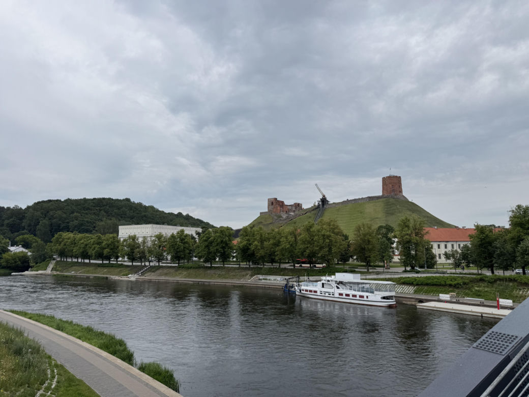 A to Wzgórze Giedymina, z którego rozciąga się niesamowity widok na miasto