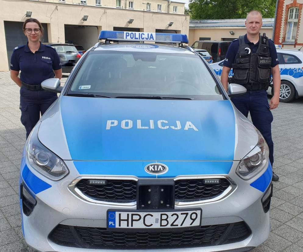 Ci policjanci uratowali desperata, który stał na moście pomiędzy Chełmnem a Świeciem