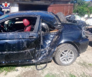Rozbili BMW i rozeszli się do domów. Po dwóch dniach do szpitala zgłosił się pasażer z ciężkimi obrażeniami
