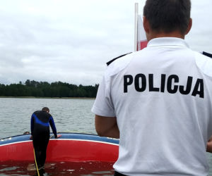 Troje żeglarzy zaliczyło wywrotkę. Akcja ratunkowa na jez. Wigry