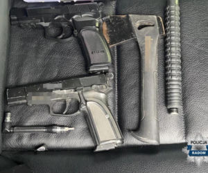 Zaczął do niego strzelać, bo stanął na czerwonym świetle. Szokująca agresja w Radomiu