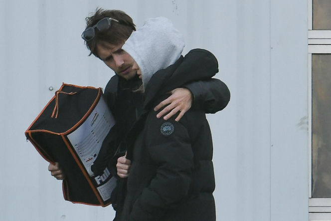 Maciej Musiał najpierw pieści auto, potem dziewczynę