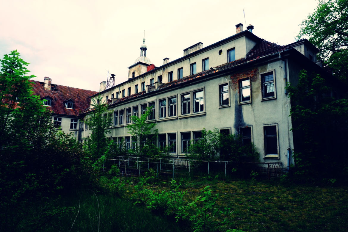 Opuszczony szpital rehabilitacyjny dla dzieci w Wielkopolsce [GALERIA]