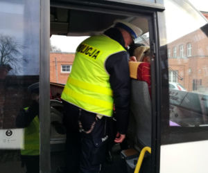 Kontrole autokarów podczas ferii zimowych