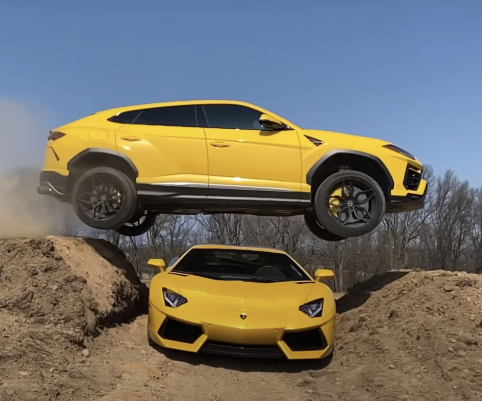 Przeskoczył jednym Lamborghini nad drugim