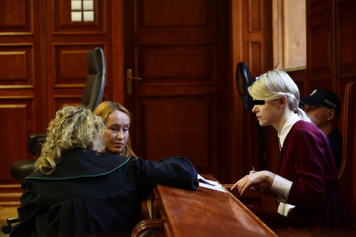 Proces Karoliny B. w Warszawie. Wstrząsające zeznania świadków. "Obudził nas przerażający krzyk: ratunku, pomocy, umieram!"