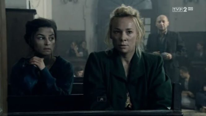 Czas honoru Powstanie odc. 8. Emilia (Sonia Bohosiewicz), Lena (Agnieszka Więdłocha), Woźniak (Mariusz Kiljan)