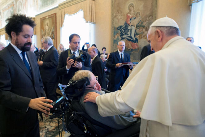 Stephen Hawking na wyspie Epsteina! Zdjęcie w sieci