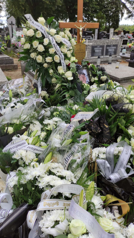 16-letni Patryk zginął na motorowerze. Jego grób utonął w kwiatach
