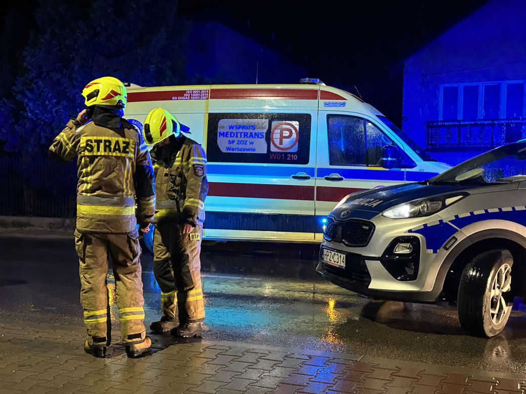 Tragedia pod PIasecznem. Wjechał autem w rowerzystów. Jeden nie żyje, kierowca uciekł