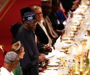 Wszyscy mówią o księżnej Kate. Na głowie ma tiarę Diany, w uszach kolczyki zmarłej królowej