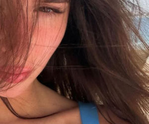 Roksana Węgiel-Mglej rozciąga się w Dubaju