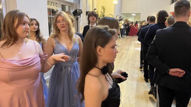 Studniówka pełna blasku i emocji! Tak bawili się maturzyści II LO w Bydgoszczy [ZDJĘCIA]