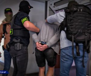 POTĘŻNA akcja policji w Katowicach. Rozbito gang pseudokibiców [ZDJĘCIA]