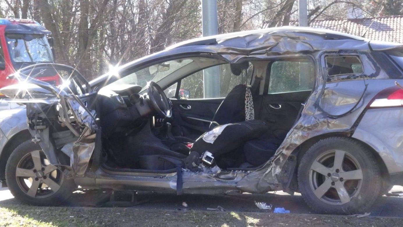 Strażacy jechali do pożaru, zderzyli się z osobówką. Dramat w Grodzisku Mazowieckim