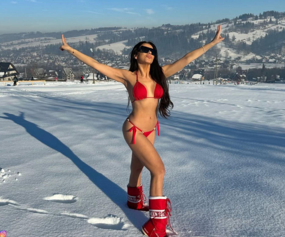Sylwia Bomba pręży się bikini na śniegu