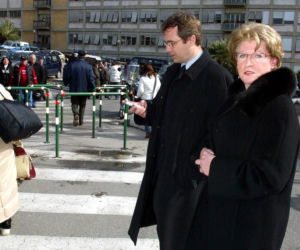 Była pierwszą kobietą na stanowisku premiera III RP. Już po roku złożyła dymisję