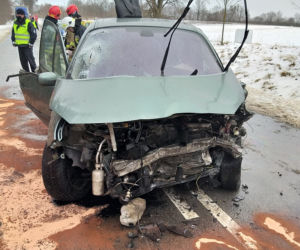 Wypadek pod Elblągiem. Jedna osoba nie żyje, pięć jest rannych