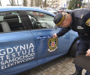 Elektryczny samochód dla straży miejskiej w Gdyni