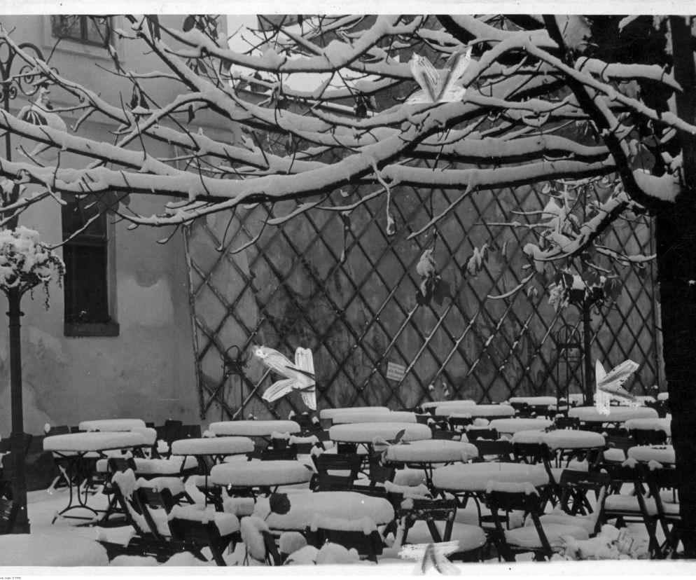 Kawiarnia zimą, 1940 rok