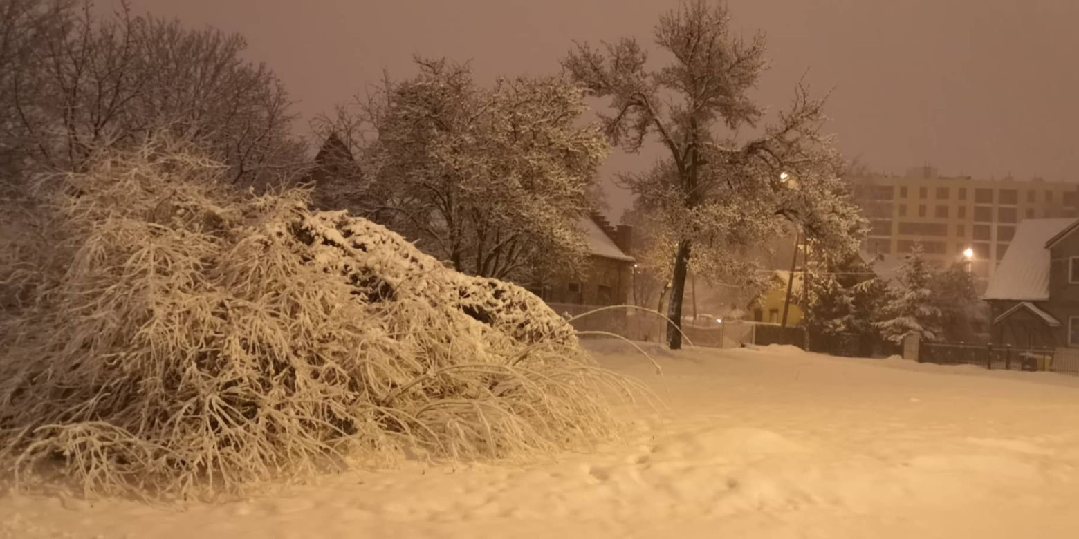 Atak zimy w Białymstoku. Śnieżyca sparaliżowała miasto i region [ZDJĘCIA]