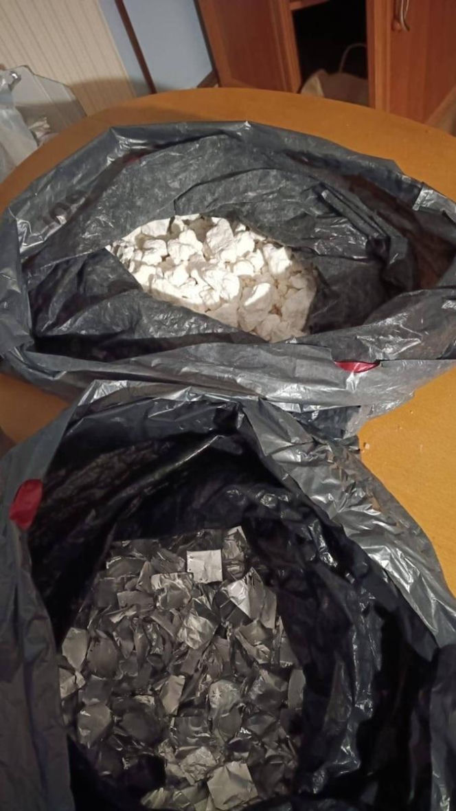 Kilkadziesiąt kilogramów amfetaminy na podwórku. Narkotyki wozili taczką!
