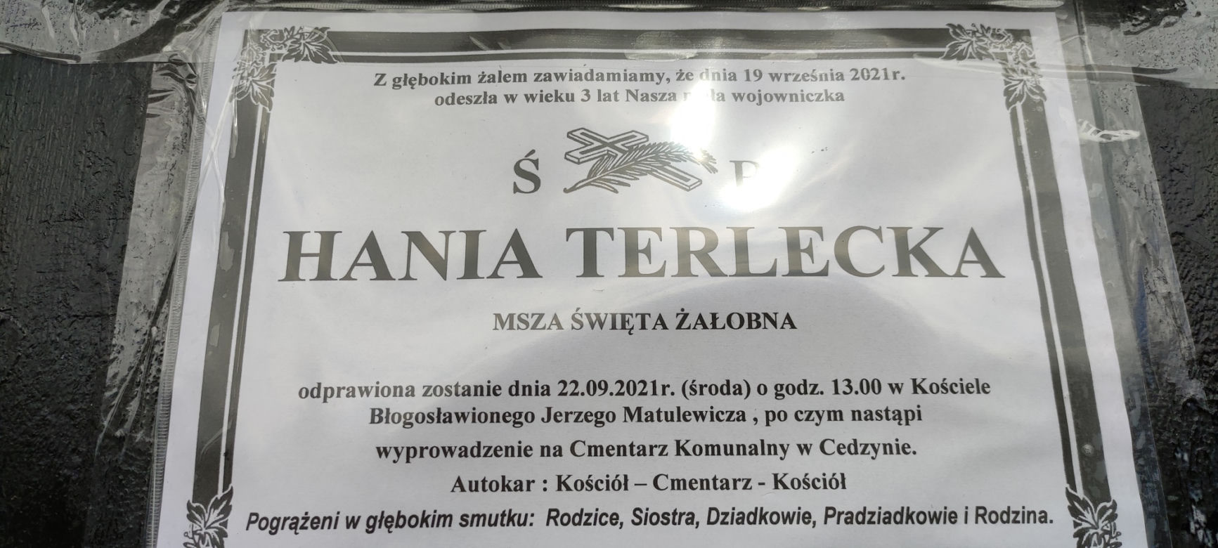 Pogrzeb małej Hani. Ludzie tonęli we łzach. "Nauczyła, jak przeżywać nawet z największym bólem każdy dzień"
